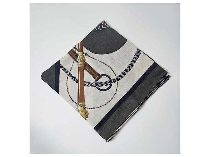 Hermès Sciarpa gigante Clic-Clac Triangle in cashmere e seta Marrone - vista 5
