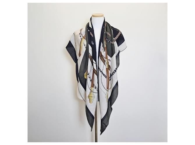 Hermès Sciarpa gigante Clic-Clac Triangle in cashmere e seta Marrone - vista 7