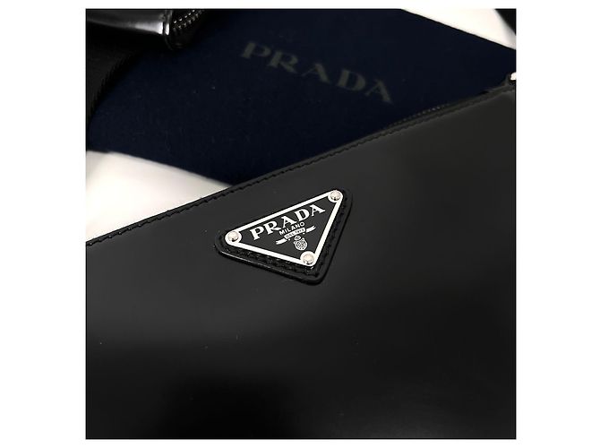 Prada Borsa a tracolla con logo triangolare spazzolato nero - vista 4