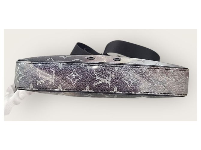 Louis Vuitton Bolso bandolera Galaxy Monogram Negro - vista 7