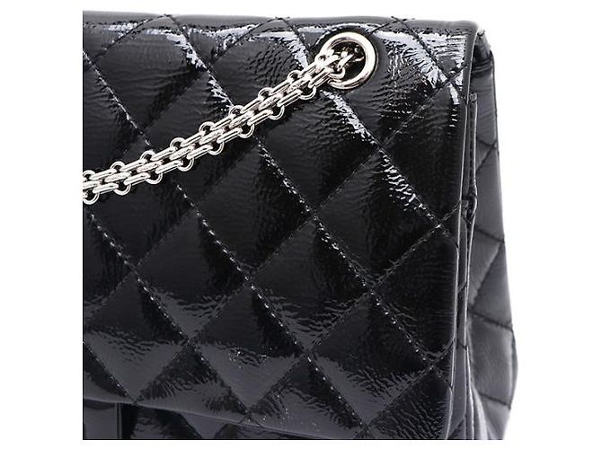 Chanel Vintage Schultertasche mit großer silberner Kette aus schwarzem Lackleder - Ansicht 13