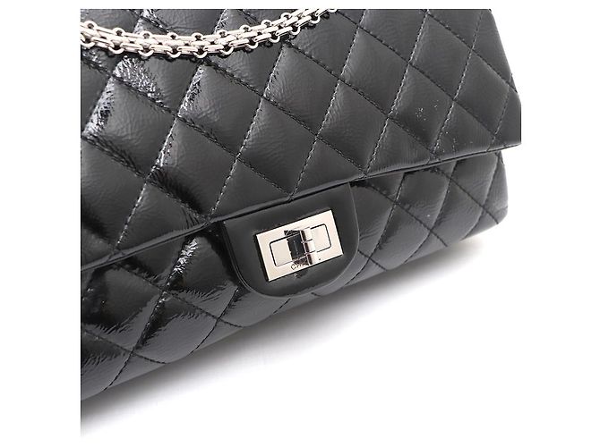 Chanel Vintage Schultertasche mit großer silberner Kette aus schwarzem Lackleder - Ansicht 14