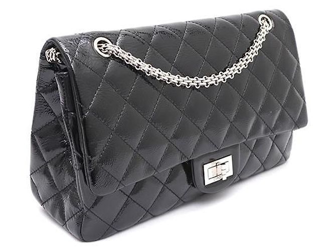 Chanel Vintage Schultertasche mit großer silberner Kette aus schwarzem Lackleder - Ansicht 2