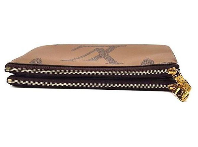 Louis Vuitton Pochette Double Monogram Castaño - vista 4