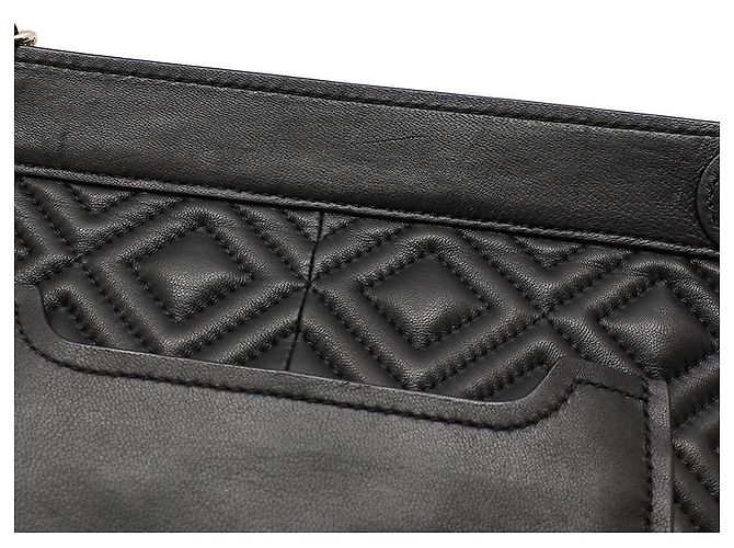 Tory Burch Bolsa de ombro Marion em couro acolchoado preto com corrente dourada - vista 7