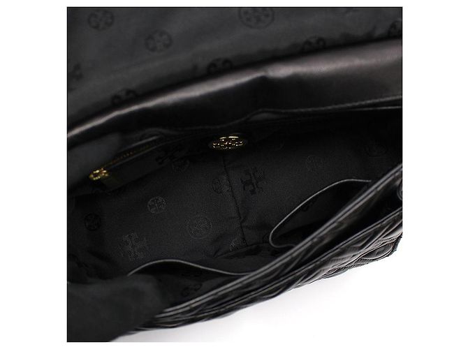 Tory Burch Bolsa de ombro Marion em couro acolchoado preto com corrente dourada - vista 8