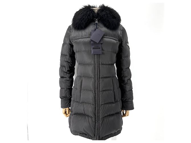 Prada Langer gesteppter Daunenmantel aus Re-Nylon mit Triangle-Logo Braun - Ansicht 2