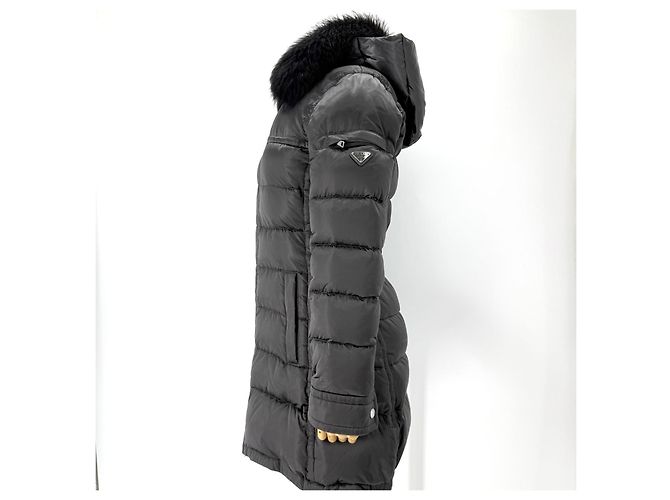 Prada Langer gesteppter Daunenmantel aus Re-Nylon mit Triangle-Logo Braun - Ansicht 4