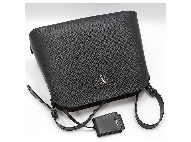 Prada Borsa a tracolla Martini Medium in Saffiano nero con finiture dorate - vista 3