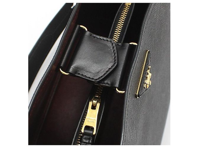 Prada Borsa a tracolla Martini Medium in Saffiano nero con finiture dorate - vista 9