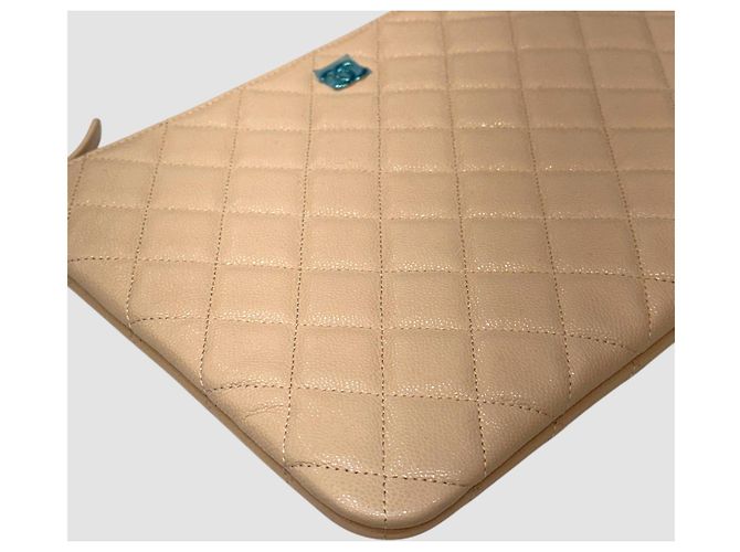 Timeless Chanel Clutch Classic Medium Rosa Beige Caviar con Chip Marrone - vista 4
