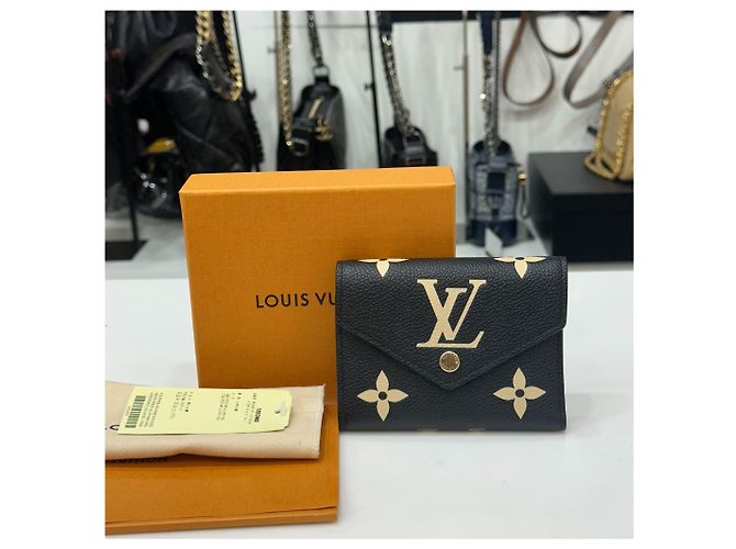 Louis Vuitton Victorine Wallet Monogram Empreinte Schwarz - Ansicht 3