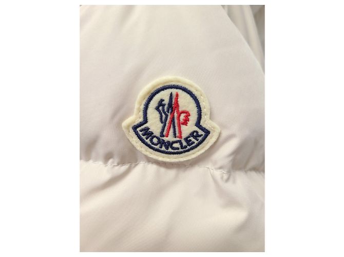Moncler Chaqueta corta acolchada beige con capucha y cinturón Castaño - vista 3