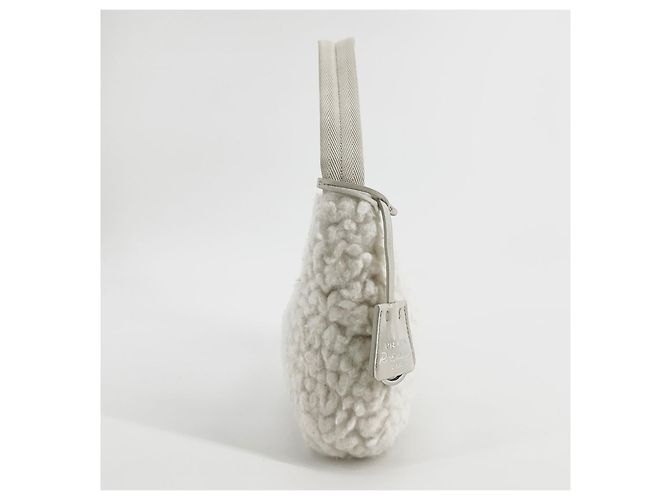Prada Mini borsa hobo in shearling con logo a triangolo Bianco - vista 5