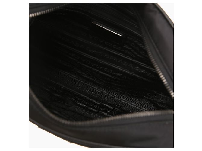Prada Borsa a tracolla quadrata in Re-Nylon Saffiano Nero - vista 10