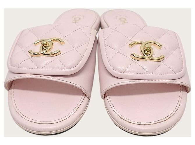 Chanel Mule e pantofola trapuntata in agnello rosa con chiusura a vite dorata - vista 6