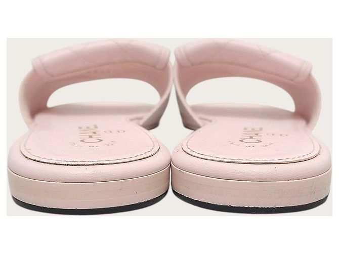Chanel Mule e pantofola trapuntata in agnello rosa con chiusura a vite dorata - vista 7
