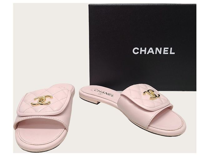 Chanel Mule e pantofola trapuntata in agnello rosa con chiusura a vite dorata - vista 8