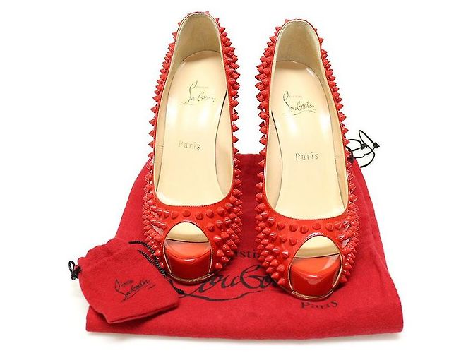 Christian Louboutin Scarpe Vendome con punta aperta e borchie per donna in vernice rossa Rosso - vista 2