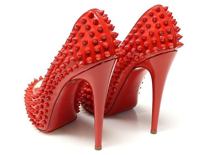 Christian Louboutin Scarpe Vendome con punta aperta e borchie per donna in vernice rossa Rosso - vista 5