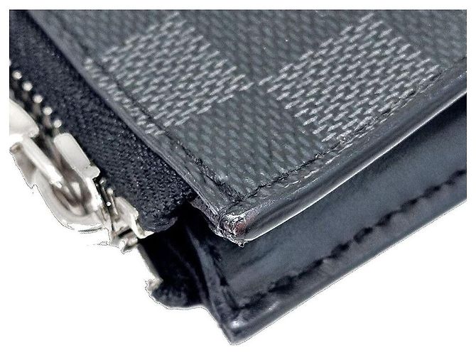 Louis Vuitton Clutch Graphite GM - vista 3