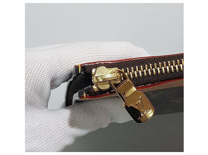 Louis Vuitton Pochette Jour Monogram Pouch Nero - vista 4