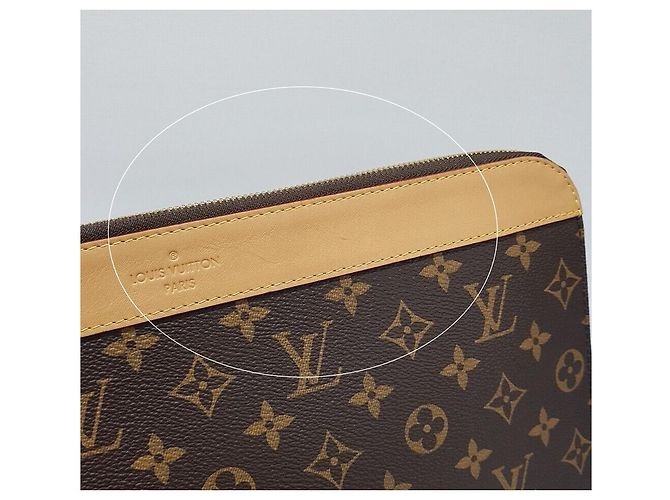Louis Vuitton Pochette Jour Monogram Pouch Nero - vista 9
