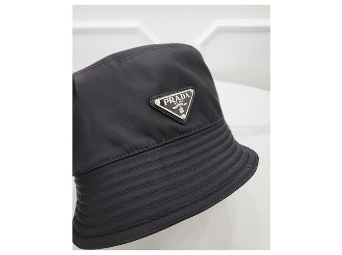 Prada Cappello Bucket in Re-Nylon Nero - vista 3