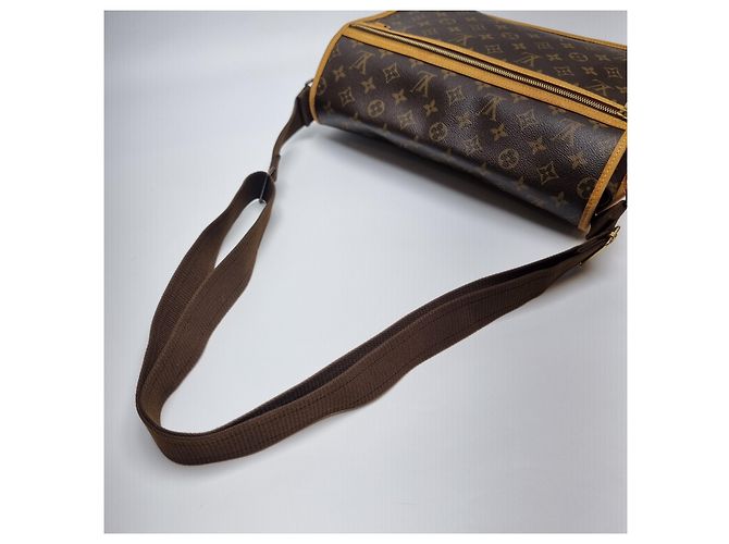 Louis Vuitton Borsa a tracolla Monogram Bosphore GM - vista 13