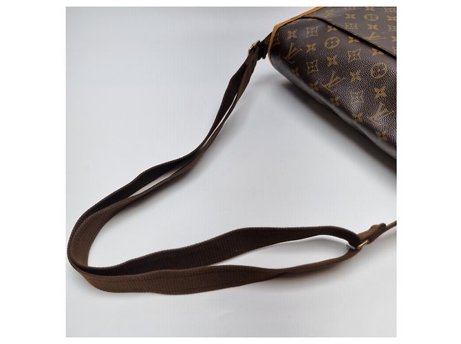 Louis Vuitton Borsa a tracolla Monogram Bosphore GM - vista 15