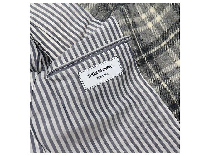 Thom Browne Grauer Wollmantel mit Karomuster für Herren - Ansicht 7