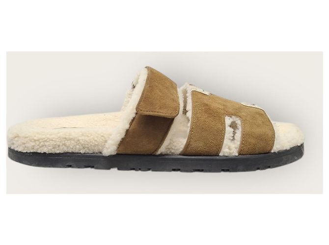 Hermès Sandali Cipree in shearling e scamosciato marrone dorato, pelle di capra - vista 2