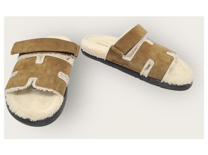 Hermès Sandali Cipree in shearling e scamosciato marrone dorato, pelle di capra - vista 4
