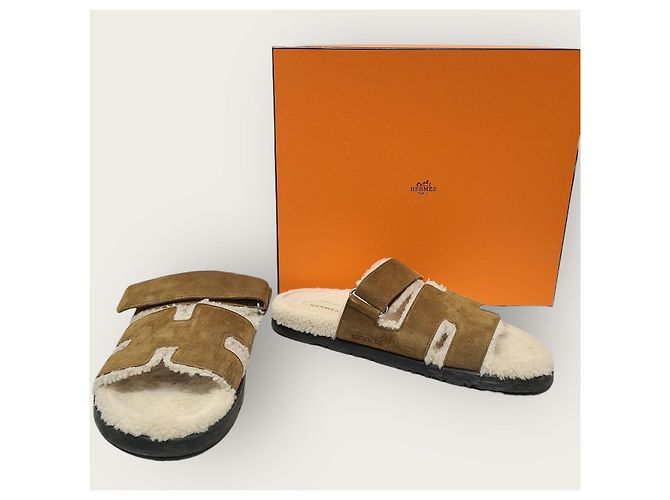 Hermès Sandali Cipree in shearling e scamosciato marrone dorato, pelle di capra - vista 8