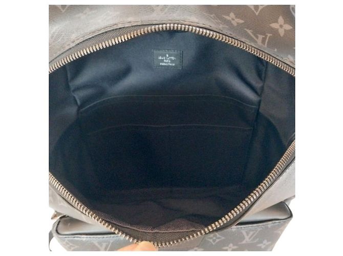 Louis Vuitton Mochila Discovery PM en lona Monogram Eclipse negra Castaño - vista 3