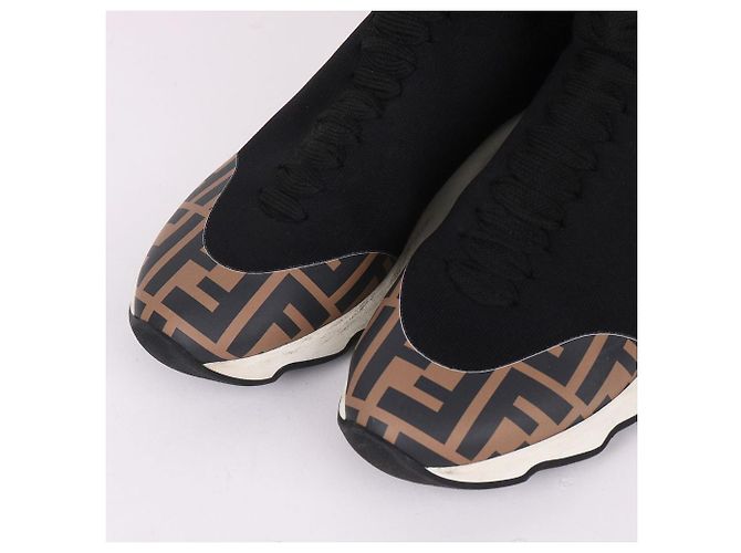 Fendi High-Top-Sneaker in Schwarz mit FF-Muster - Ansicht 2