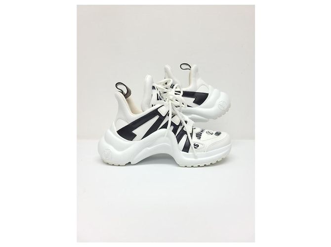 Louis Vuitton Sneakers Archlight in pelle bianca con scritte LV Bianco - vista 3