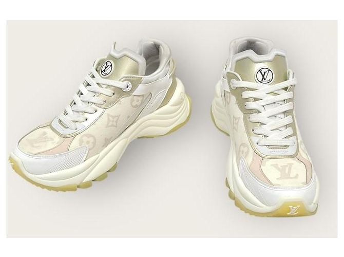 Louis Vuitton Sneakers Denim Run con monogramma beige e oro Marrone - vista 3