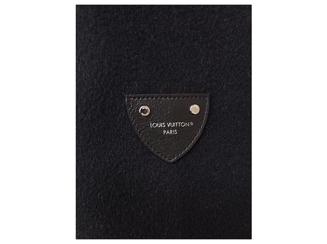 Louis Vuitton Cappotto a portafoglio con cappuccio e monogramma bianco e nero - vista 3