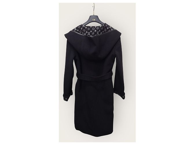 Louis Vuitton Cappotto a portafoglio con cappuccio e monogramma bianco e nero - vista 4
