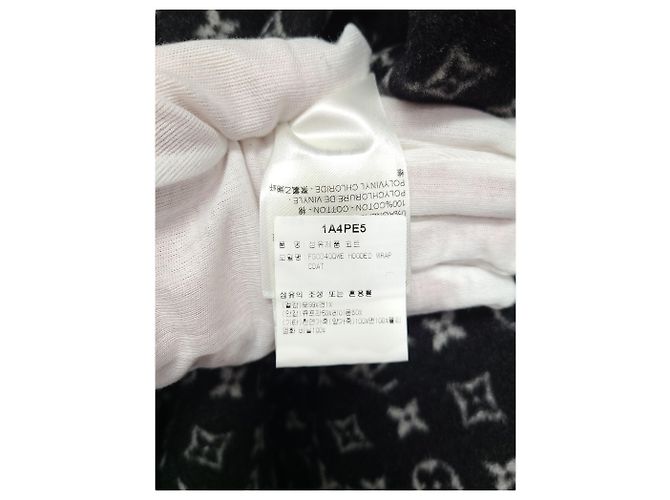 Louis Vuitton Cappotto a portafoglio con cappuccio e monogramma bianco e nero - vista 5