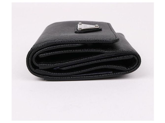 Saffiano Prada Portafoglio da donna con patta senza logo Triangle Nero - vista 6
