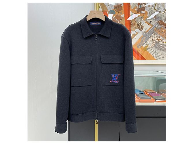 Louis Vuitton LV Bestickter Strick-Zip-Up mit Tasche Charcoal Braun - Ansicht 2
