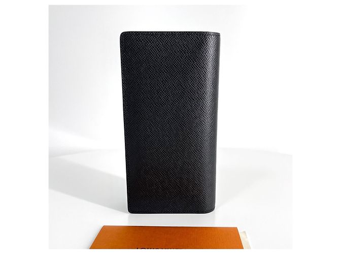 Louis Vuitton Taiga LV Brazza Wallet Black - view 5