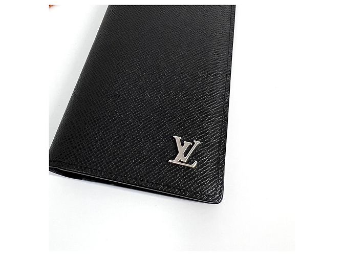 Louis Vuitton Taiga LV Brazza Wallet Black - view 6