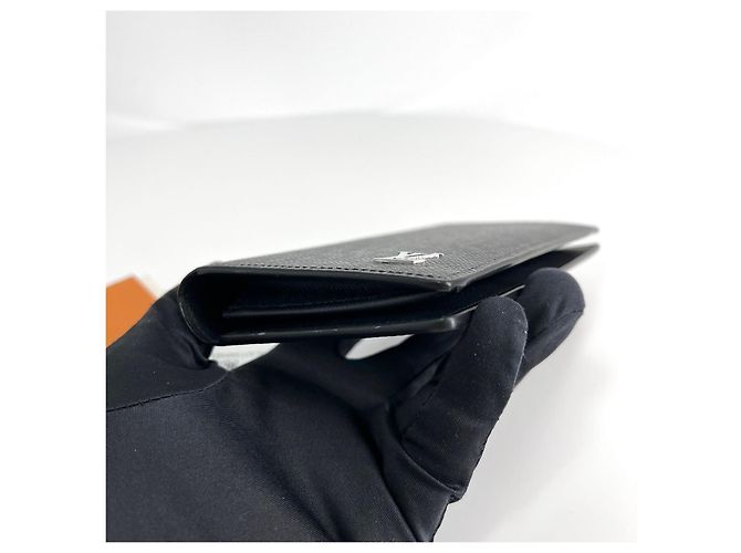 Louis Vuitton Taiga LV Brazza Wallet Black - view 7