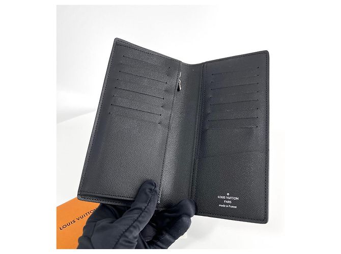 Louis Vuitton Taiga LV Brazza Wallet Black - view 9