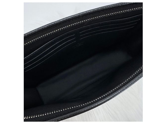 Clutch Louis Vuitton Taiga Black Nero - vista 12
