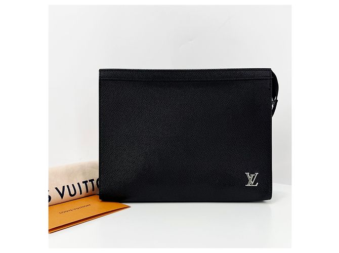 Clutch Louis Vuitton Taiga Black Nero - vista 2