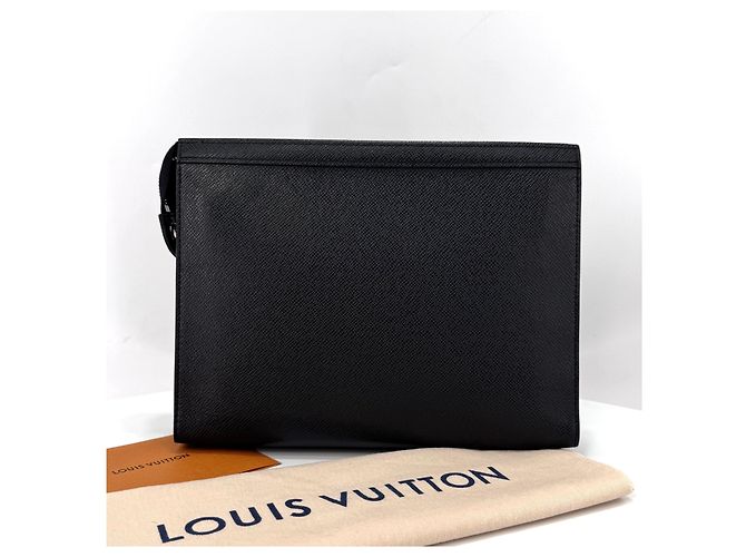 Clutch Louis Vuitton Taiga Black Nero - vista 3